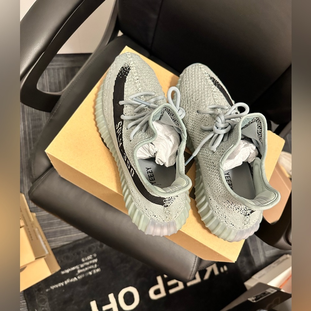 Yeezy 350 V2